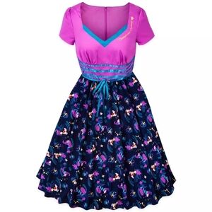 WALT Disney's animated classic Alice in Wonderland. Size 18